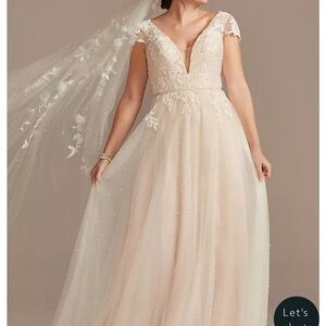 Elegant Ivory Lace Wedding Dress